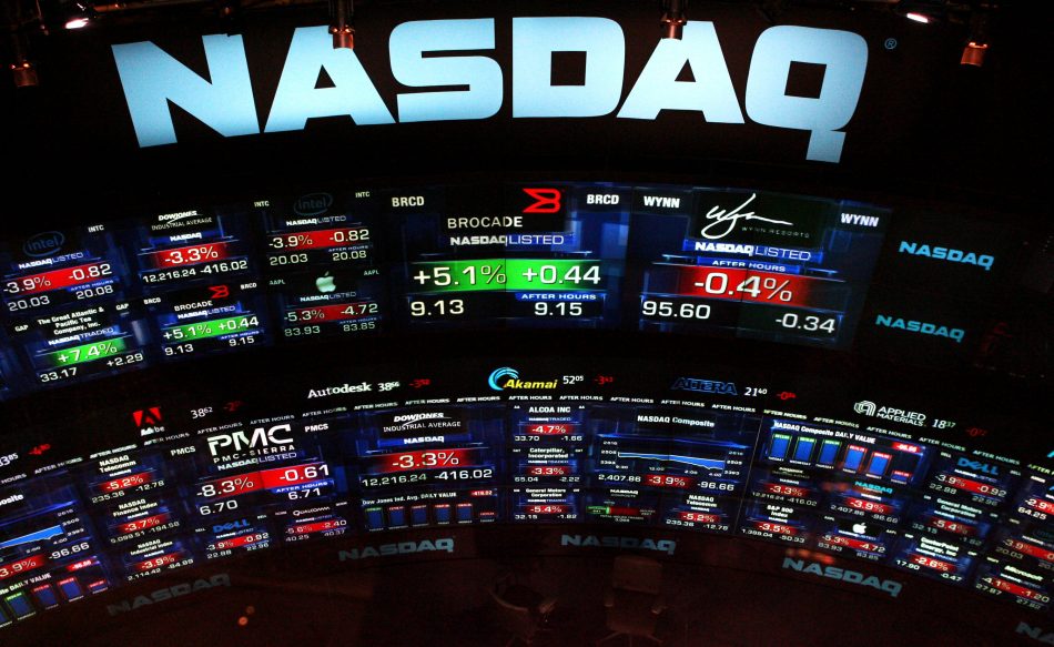 Wall Street trading floor green stock market rally tech sector rebound spacex nasdaq 100