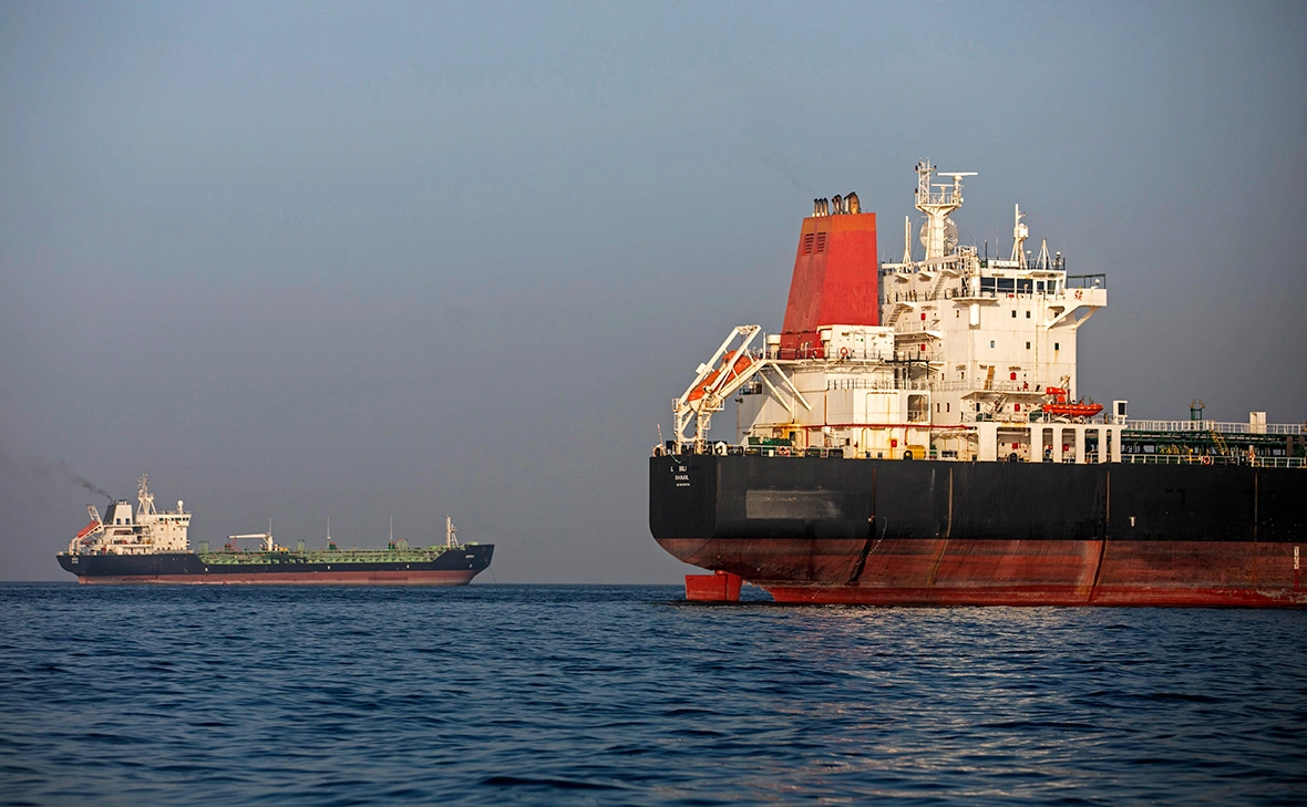 Oil tankers in Persian Gulf near Strait of Hormuz with Brent price chart staying above 101 dollars