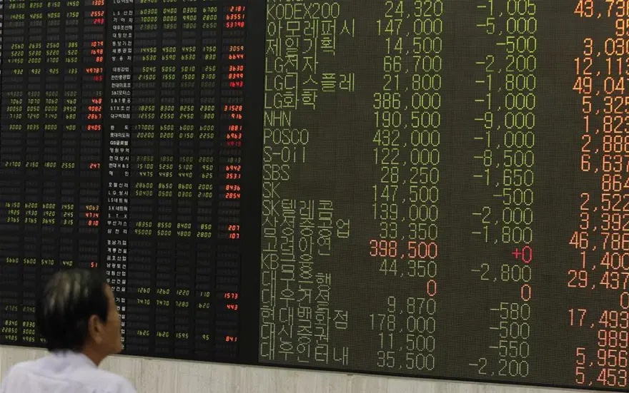 Illustration of Asian market decline and pressure on chipmakers
