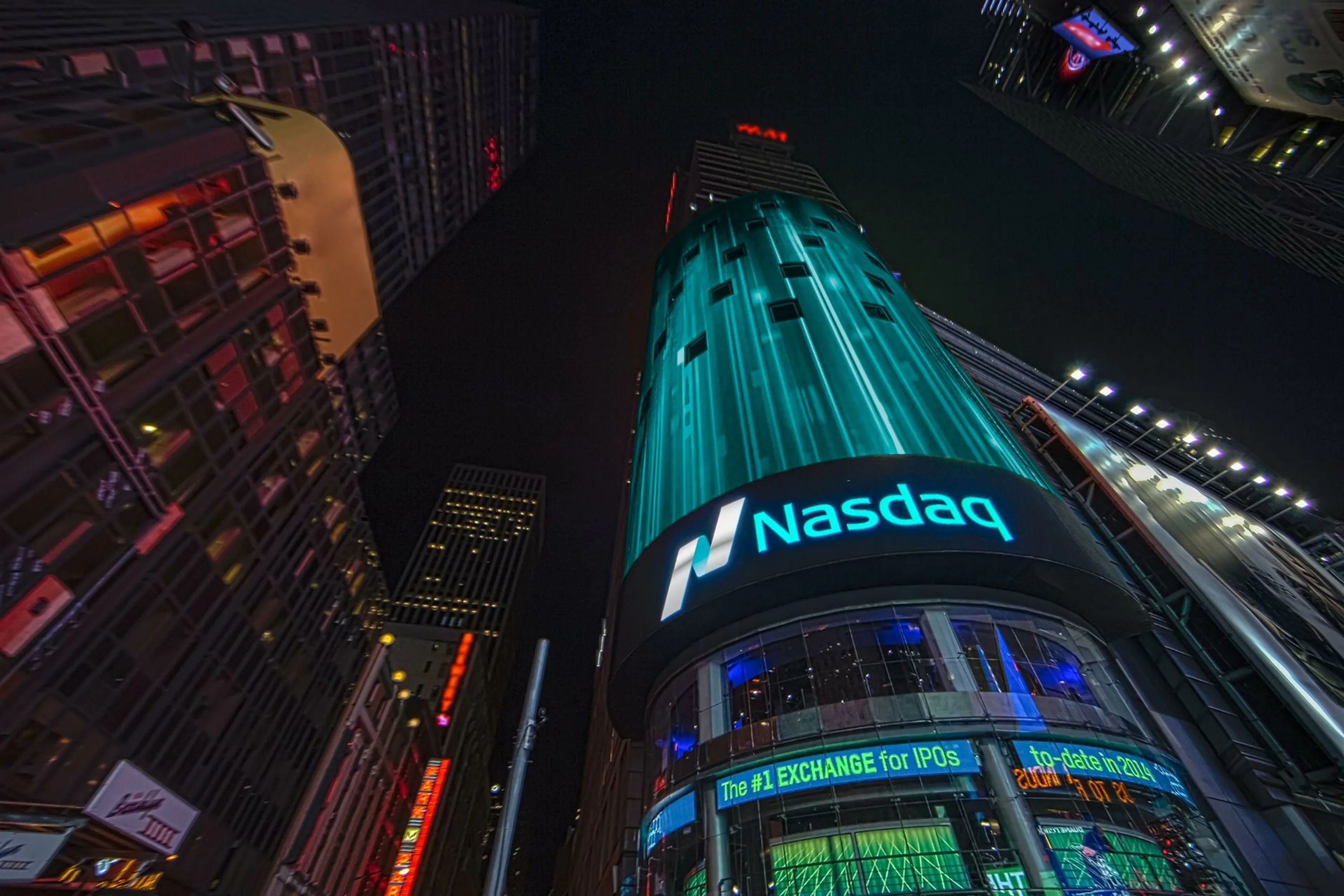 Stock market recovery Wall Street trading floor S&P 500 tech shares rebound