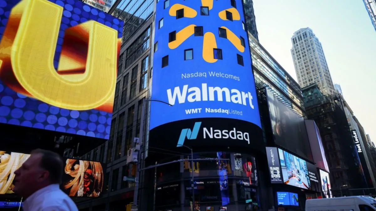 Wall Street stock market floor collapse Walmart earnings drop stock exchange index