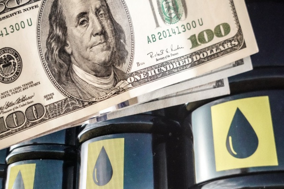 Illustration of oil price surge and risks in the Persian Gulf
