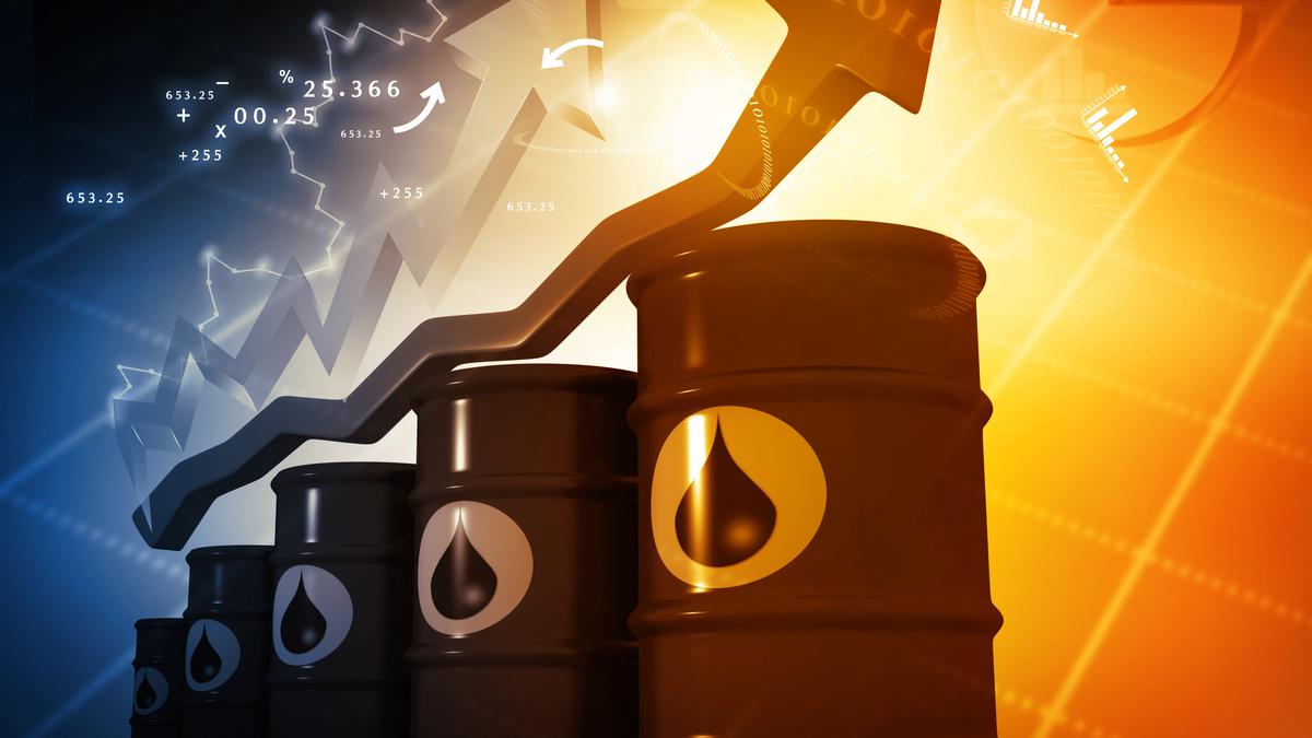 Illustration of oil price surge and gold breaking psychological $4,000 level